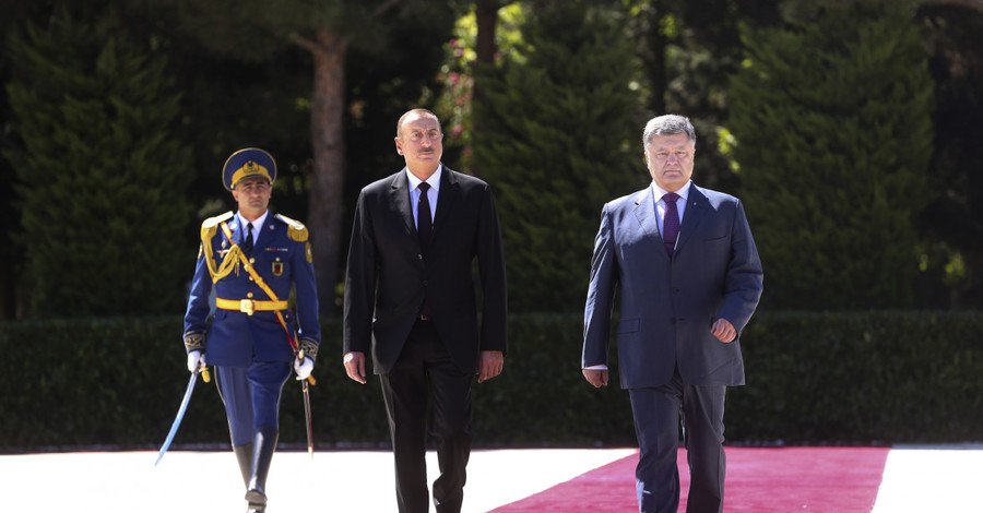 Порошенко пообещал не признавать Нагорный Карабах