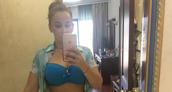 Анфиса Чехова похвасталась новой фигурой в бикини