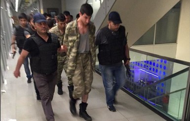 В Стамбуле арестованы более 600 человек