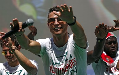 Роналду отдал все призовые за победу на Евро-2016 в онкологический центр