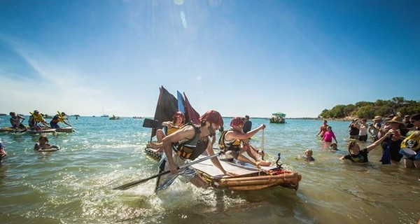 В Австралии прошло соревнование лодок из пивных банок
