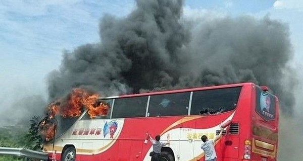На Тайване сгорел автобус с 26 людьми