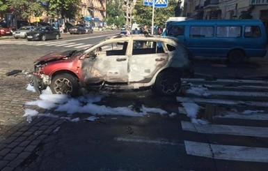 Полиция пока не называет версии взрыва машины Павла Шеремета