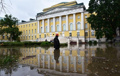 Улицы Москвы затопило из-за ливней