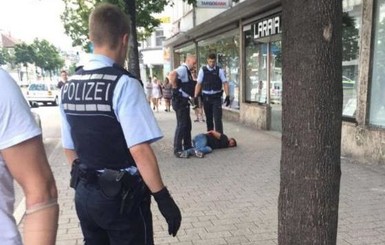 В Германии человек с мачете зарубил беременную женщину