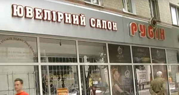 В Сумах бандиты в масках ограбили ювелирный магазин