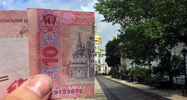 Путешественник показал Украину на деньгах