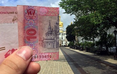 Путешественник показал Украину на деньгах