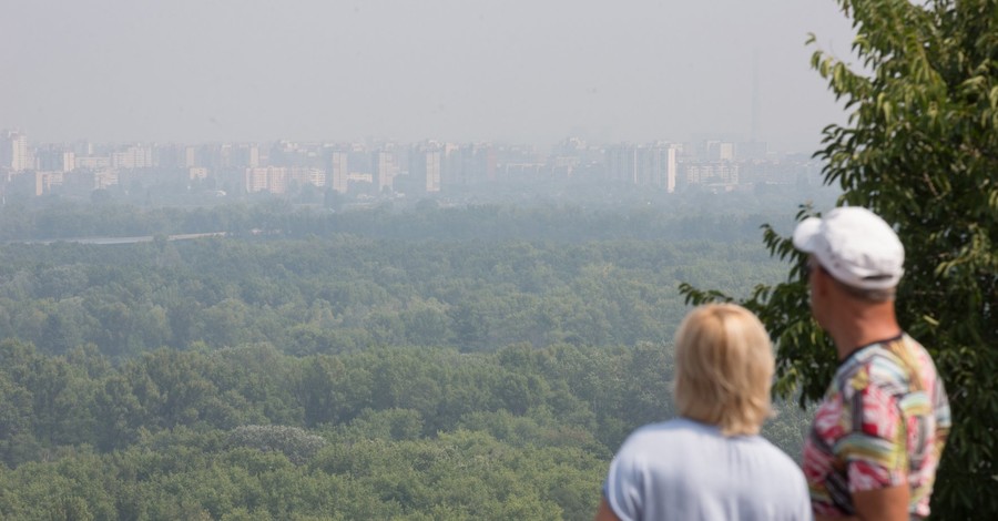 Из-за жары Киев окутал смог