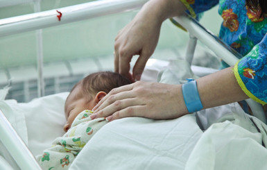 В Запорожье в роддом подбросили двухнедельного младенца