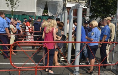 Из-за опасности терактов в центре Киева убрали все урны 