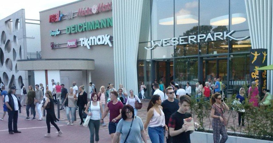В Германии эвакуировали всех из торгового центра, ищут психа