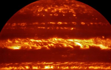 Почему Юпитер не вращается вокруг Солнца?