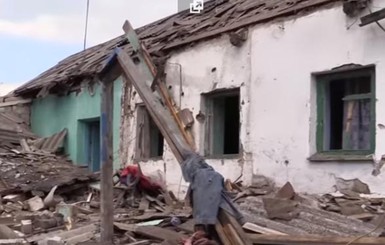 При обстреле Марьинки пострадали шесть жилых домов