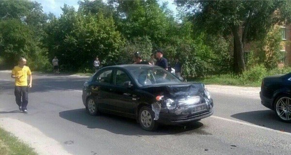 Во Львове пьяный водитель, пытаясь убежать, сбил инспектора и устроил еще одно ДТП