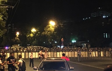 В Ереване силовикам сдались все члены группировки 