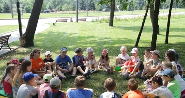 290 детей из Донбасса приехали отдыхать в летние лагеря 