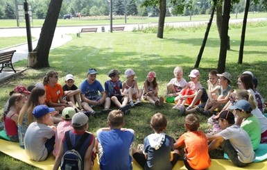 290 детей из Донбасса приехали отдыхать в летние лагеря 