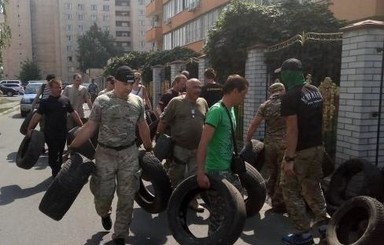 Под судом в Киеве подрались правоохранители и 