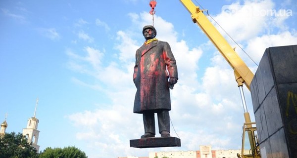 В Славянске Ленина предложили сдать на металлолом