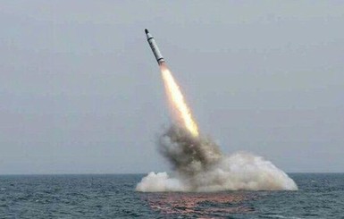 Ракета Ким Чен Ына упала недалеко от территории Японии