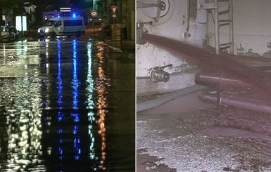 Во Франции город Сет затопило вином 