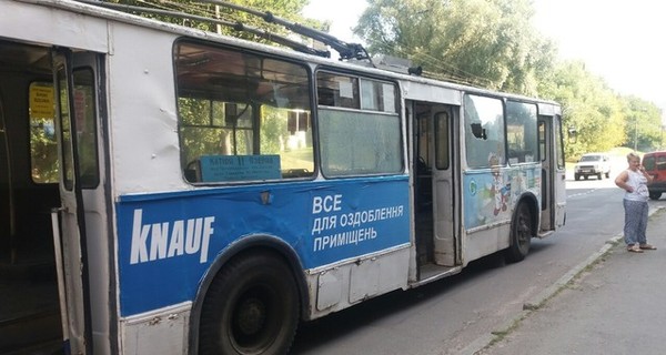 В Хмельницком на улице Бандеры обстреляли троллейбус