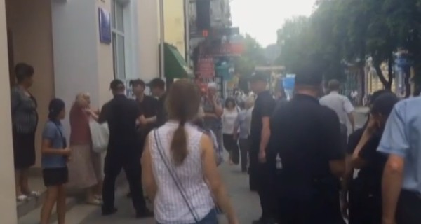 В Тернополе пенсионерка покусала полицейского
