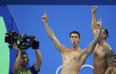 Американский пловец побил собственный рекорд по количеству золотых медалей