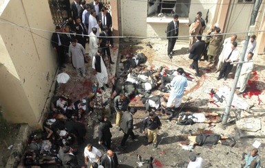 В Пакистане смертник взорвал в больнице свыше 40 человек