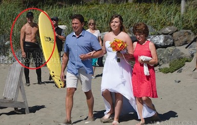 Полуголый премьер Канады испортил свадебное фото