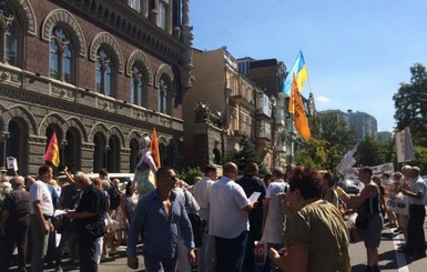 Владчики банков-банкротов перекрыли Крещатик в Киеве