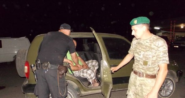 На границе с Румынией мужчина напал на пограничника