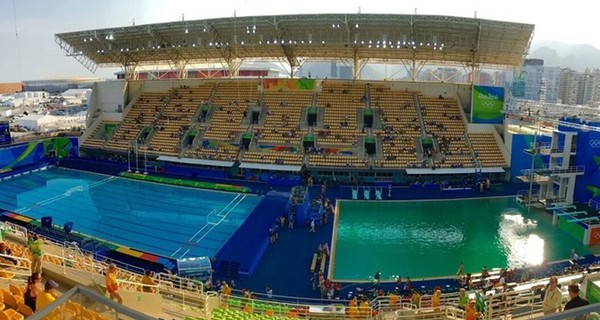 В оргкомитете Олимпийских игр рассказали, почему позеленела вода в бассейне