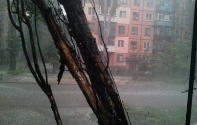 На Днепропетровщине из-за непогоды 10 населенных пунктов остаются без света