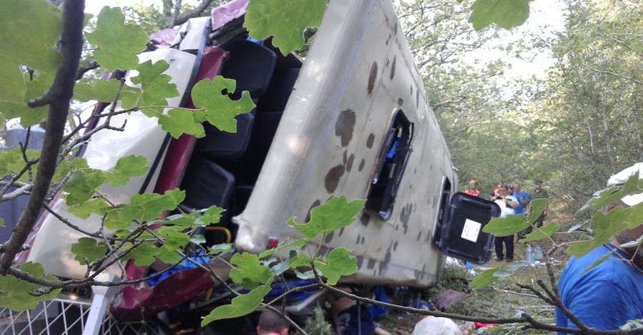 В Крыму сорвался с обрыва автобус с пассажирами, есть жертвы
