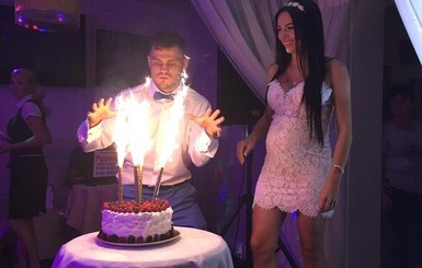 Денис Беринчик сообщил в соцсети о своей свадьбе