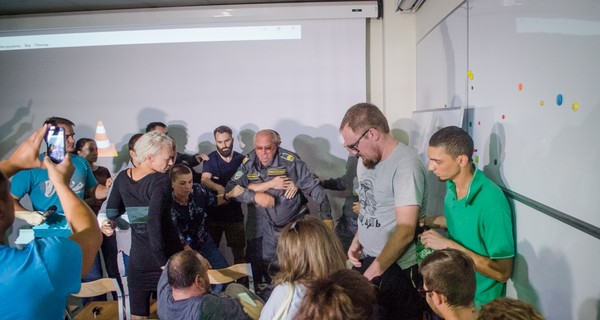 Блогер Адольфыч в Одессе напал с ножом на охранника: есть жертвы