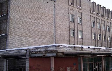 СМИ: в Запорожье из окна третьего этажа больницы выпал ребенок