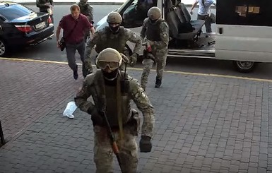 Пограничники опубликовали видео штурма администрации спецназом полиции 