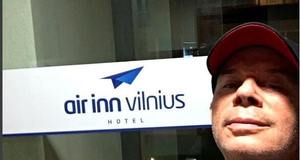 Газманову, которого не пустили в Литву, пришлось ночевать в гостинице при аэропорте