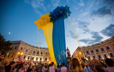 День независимости в Одессе: забег в вышиванках и массовый диктант