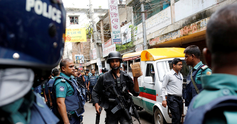 В Бангладеш устроили поножовщину из-за спора о сериале