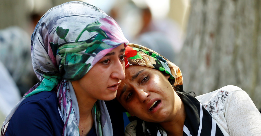 В Турции смертник взорвал себя в разгар свадьбы
