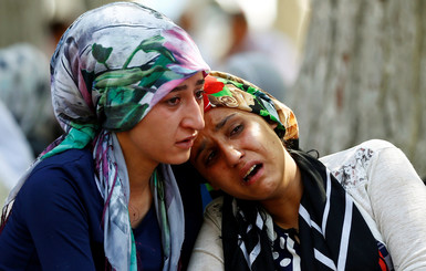 В Турции смертник взорвал себя в разгар свадьбы