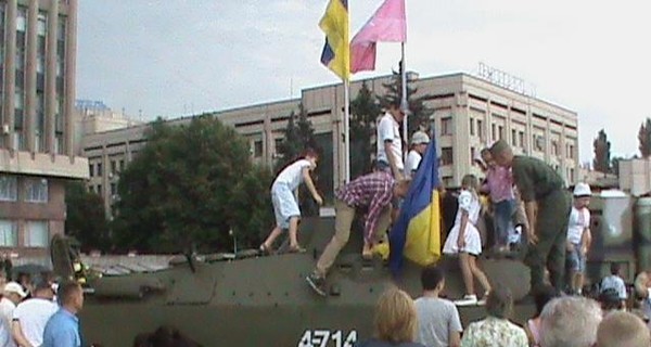 Запорожские дети начали осваивать БТРы и танки