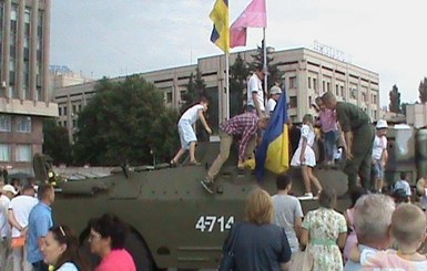 Запорожские дети начали осваивать БТРы и танки