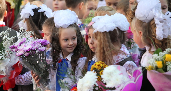 Одесские школьники вместо пионов и хризантем принесут на линейку лекарства для бойцов