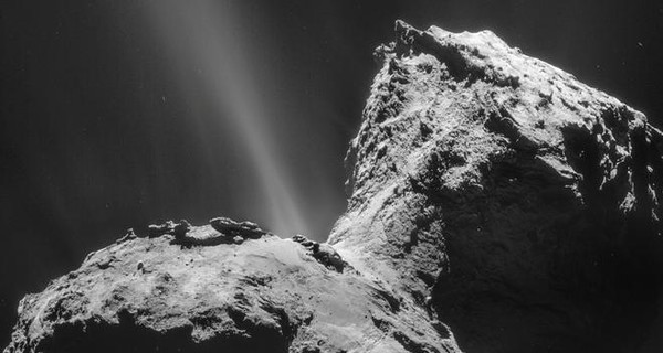 Ученые рассказали о загадочных выбросах на комете Чурюмова-Герасименко