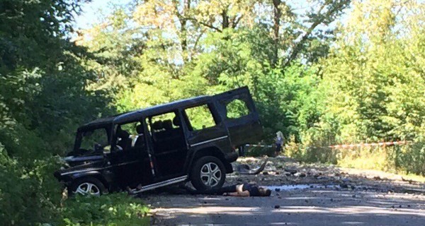 Взрыв внедорожника во Львове: бизнесмена спасло то, что он сел в другой автомобиль